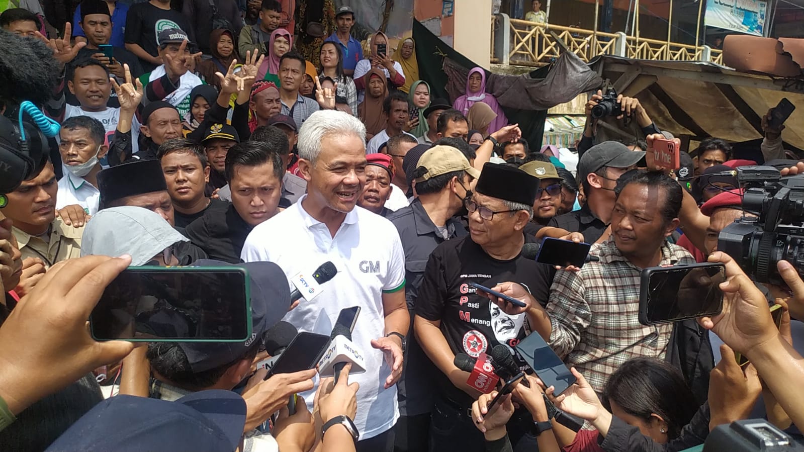 Ganjar Pranowo Kampanye Di Pasar Kajen,Dicurhati Pedagang