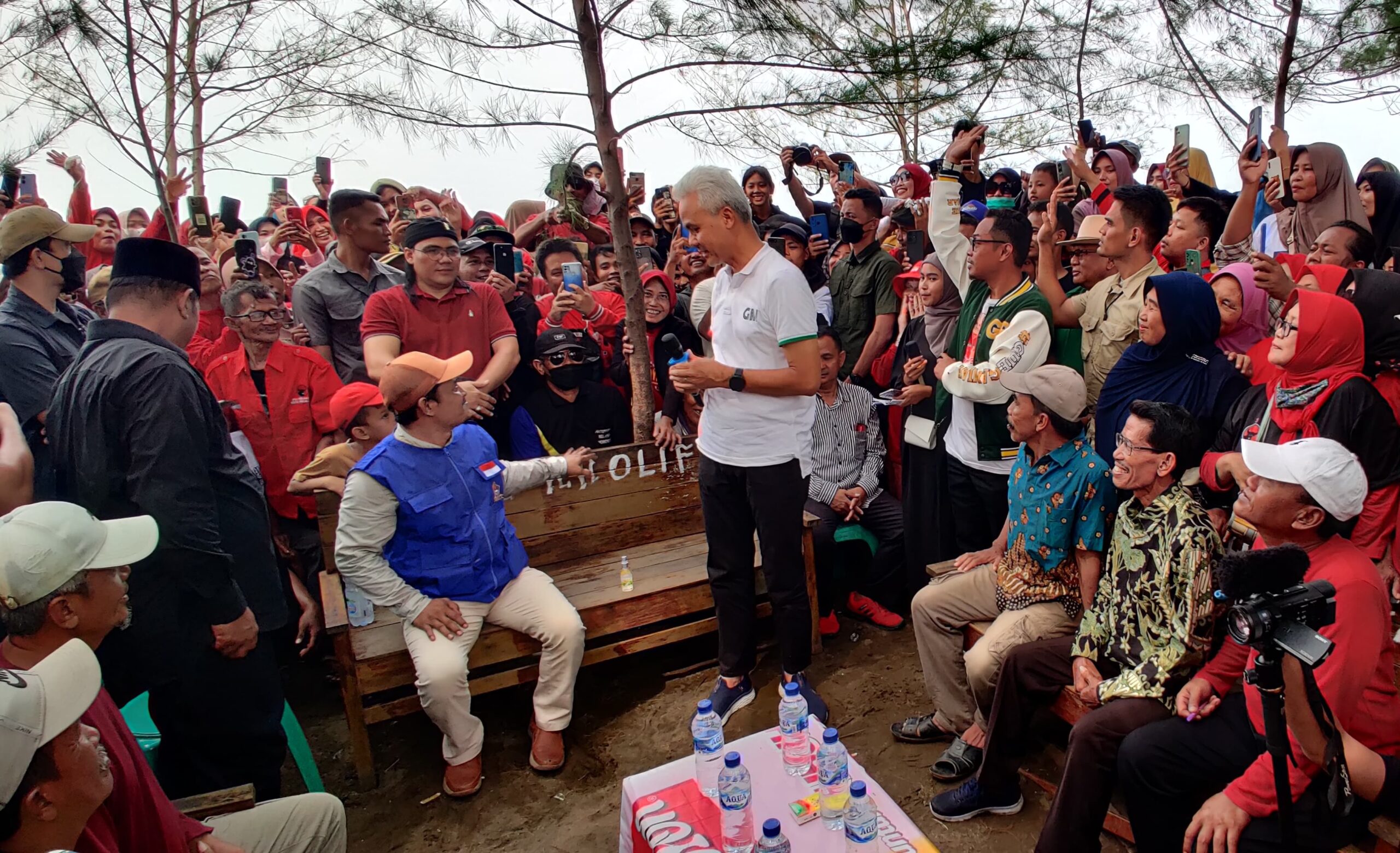 Ganjar Pranowo Bertemu Nelayan,Pamer Keberhasilan Tanggul Pantai Atasi Rob