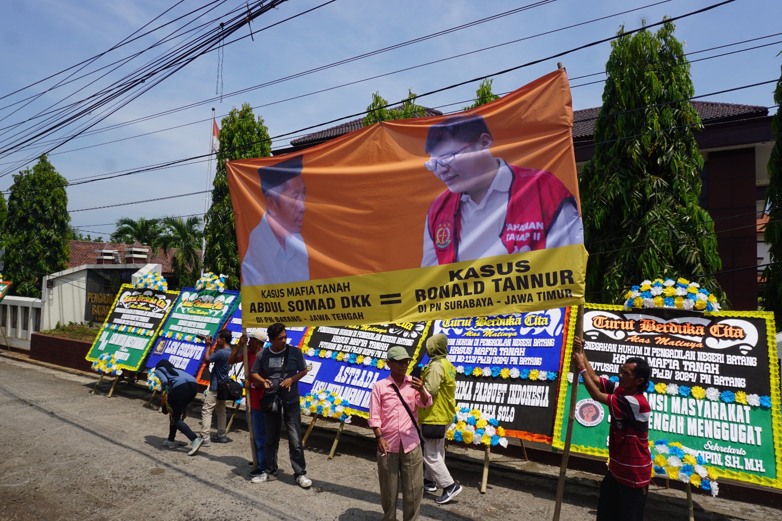 Bebasnya Terduga Mafia Tanah, Ribuan Masa Aliansi Masyarakat Jateng Gelar Aksi di (PN)Batang